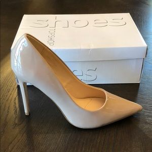 Nude patent leather high heels